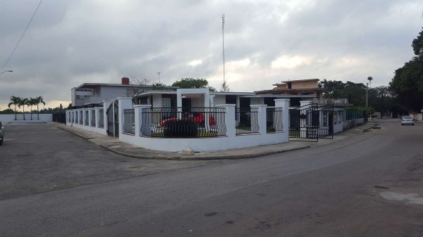 Casa de 8 cuartos y 5 baños por $ 950.000 en Plaza de la Revolución, La Habana