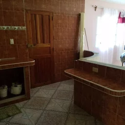 Casa de 3 cuartos y 2 baños por $ 60.000