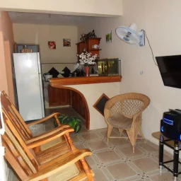 Casa de 5 cuartos, 4 baños y 1 garaje por $ 80.000