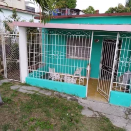 Casa de 2 cuartos, 1 baño y 1 garaje por $ 23.000