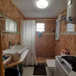 Casa de 3 cuartos, 4 baños y 1 garaje por $ 52.000