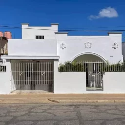 Casa de 4 cuartos, 3 baños y 1 garaje por $ 170.000