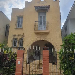 Casa de 4 cuartos, 4 baños y 1 garaje por $ 250.000