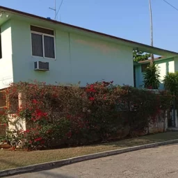 Casa de 6 cuartos, 6 baños y 1 garaje por $ 320.000