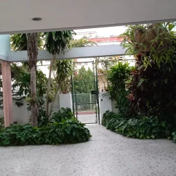 Casa de 6 cuartos, 6 baños y 1 garaje por $ 320.000