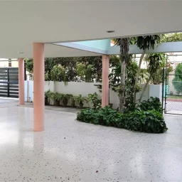 Casa de 6 cuartos, 6 baños y 1 garaje por $ 320.000