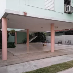 Casa de 6 cuartos, 6 baños y 1 garaje por $ 320.000