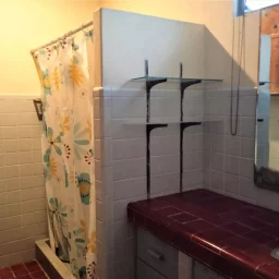 Casa de 6 cuartos, 6 baños y 1 garaje por $ 320.000