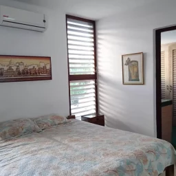 Casa de 6 cuartos, 6 baños y 1 garaje por $ 320.000