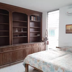 Casa de 6 cuartos, 6 baños y 1 garaje por $ 320.000