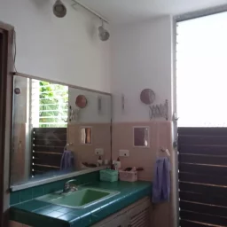 Casa de 6 cuartos, 6 baños y 1 garaje por $ 320.000