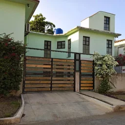 Casa de 6 cuartos, 6 baños y 1 garaje por $ 320.000