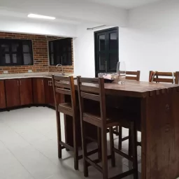 Casa de 6 cuartos, 6 baños y 1 garaje por $ 320.000