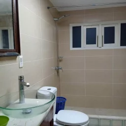 Casa de 6 cuartos, 6 baños y 1 garaje por $ 320.000