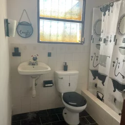 Casa de 8 cuartos, 6 baños y 1 garaje por $ 79.000