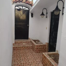 Casa de 8 cuartos, 6 baños y 1 garaje por $ 79.000