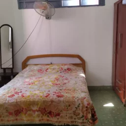 Casa de 2 cuartos y 1 baño por $ 10.000