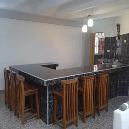 Apartamento de 3 cuartos y 1 baño por $ 20.000