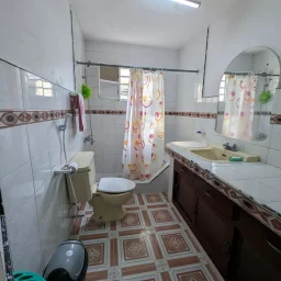 Casa de 3 cuartos y 1 baño por $ 45.000