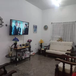 Casa de 2 cuartos, 1 baño y 1 garaje por $ 38.000