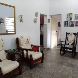 Casa de 2 cuartos, 1 baño y 1 garaje por $ 38.000