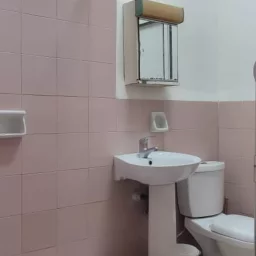 Casa de 2 cuartos, 1 baño y 1 garaje por $ 38.000