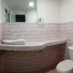 Casa de 5 cuartos y 4 baños por $ 160.000