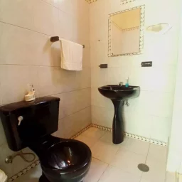 Casa de 3 cuartos y 2 baños por $ 31.000