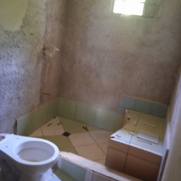 Casa de 2 cuartos y 1 baño por $ 12.000