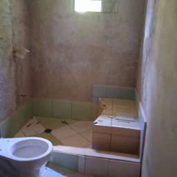 Casa de 2 cuartos y 1 baño por $ 12.000