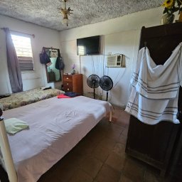 Casa de 3 cuartos, 1 baño y 1 garaje por $ 18.000