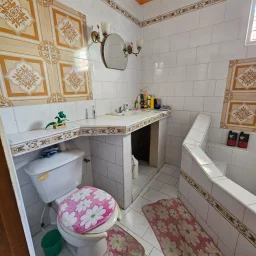 Casa de 3 cuartos y 2 baños por $ 25.000