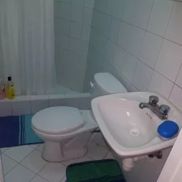 Casa de 2 cuartos y 1 baño por $ 25.000