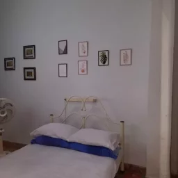 Casa de 2 cuartos y 1 baño por $ 25.000