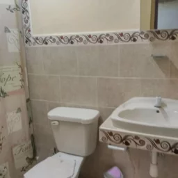 Casa de 6 cuartos y 3 baños por $ 25.000