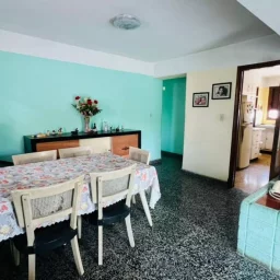 Casa de 3 cuartos, 3 baños y 1 garaje por $ 85.000