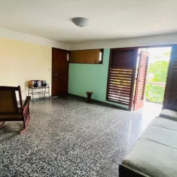 Casa de 3 cuartos, 3 baños y 1 garaje por $ 85.000