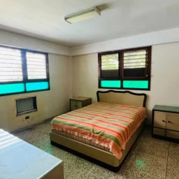 Casa de 3 cuartos, 3 baños y 1 garaje por $ 85.000