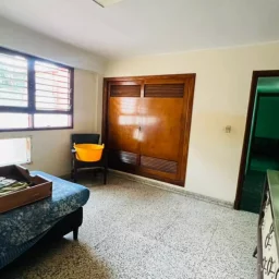 Casa de 3 cuartos, 3 baños y 1 garaje por $ 85.000