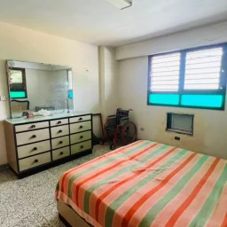 Casa de 3 cuartos, 3 baños y 1 garaje por $ 85.000