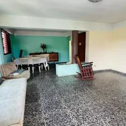 Casa de 3 cuartos, 3 baños y 1 garaje por $ 85.000