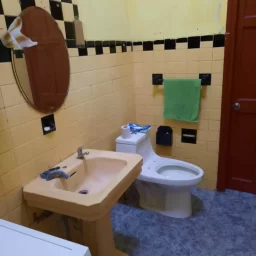 Casa de 3 cuartos y 2 baños por $ 75.000