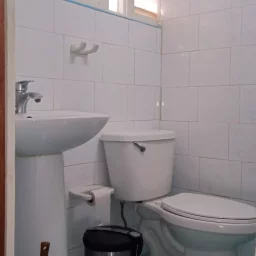 Casa de 7 cuartos y 5 baños por $ 45.000