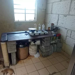 Casa de 5 cuartos y 4 baños por $ 200.000