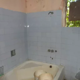 Casa de 5 cuartos y 4 baños por $ 200.000