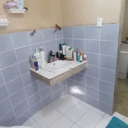 Casa de 5 cuartos y 4 baños por $ 200.000