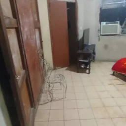 Casa de 5 cuartos y 4 baños por $ 200.000