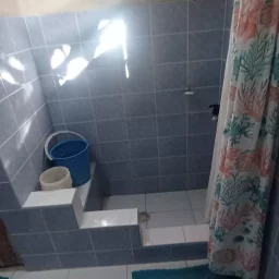 Casa de 5 cuartos y 4 baños por $ 200.000