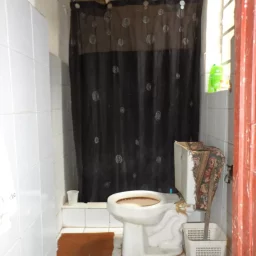 Casa de 5 cuartos y 4 baños por $ 200.000