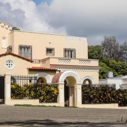 Casa de 6 cuartos, 7 baños y 1 garaje por $ 1.200.000